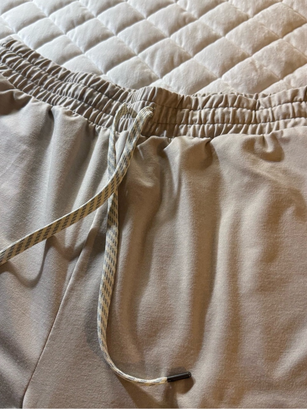 Vuori Halo Essential Wideleg Pants Ecru Tan Cream DreamKnit Lounge Women's XL